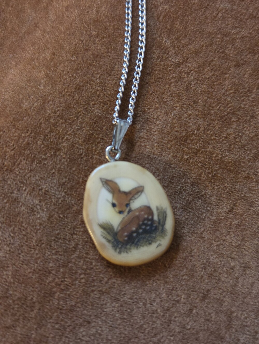 *VINTAGE* Scrimshaw Bambi Pendant Necklace